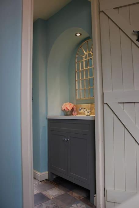 Boutique Fisherman'S Cottage In Old Town Scarborough Exterior photo